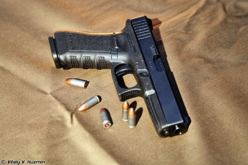 9-мм пистолет Glock-17 (6 фото)