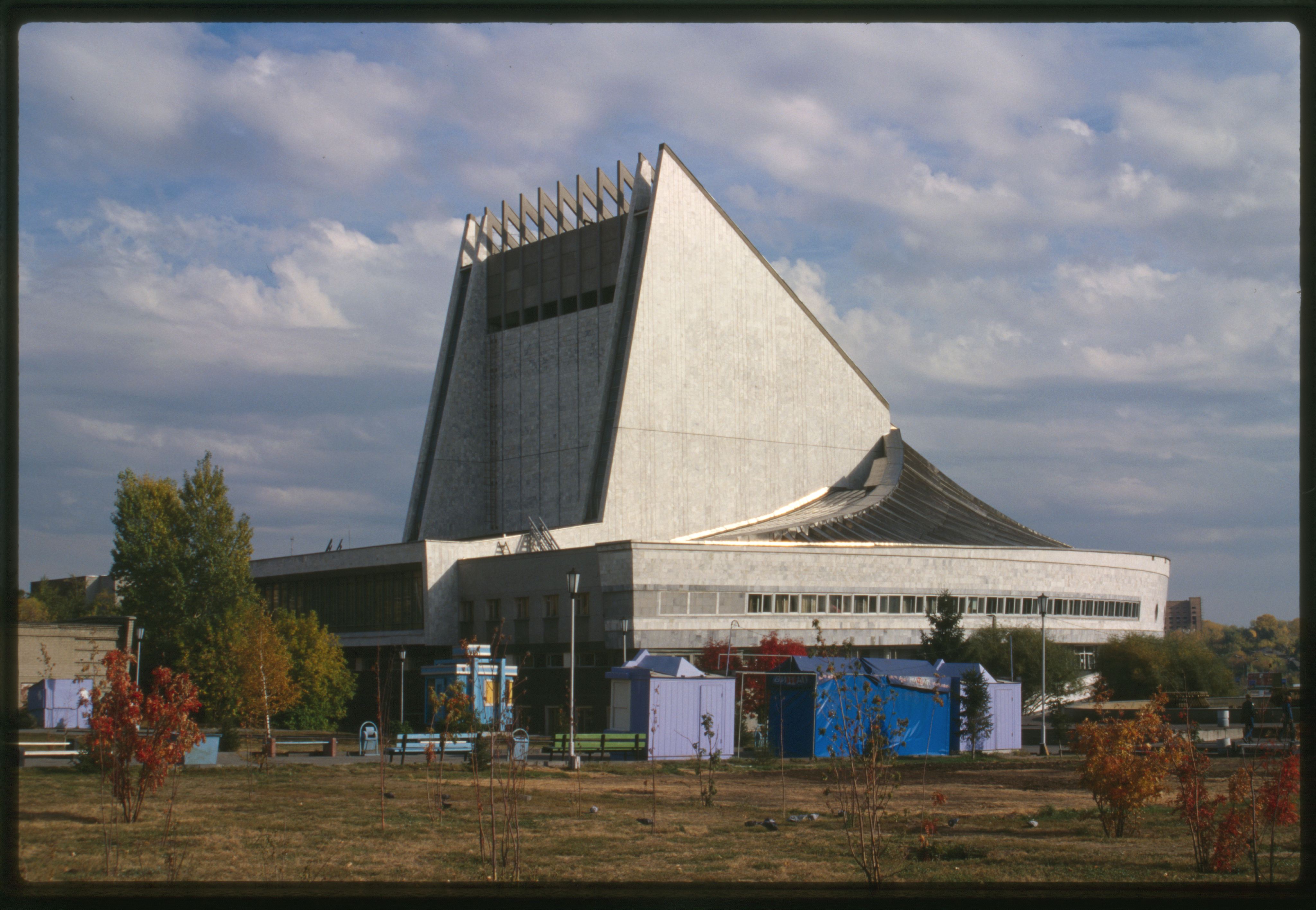 Глобус новосибирск афиша. Novosibirsk театр Глобус. Театр Глобус Россия. Театр 1980. Глобус Новосибирск фото.