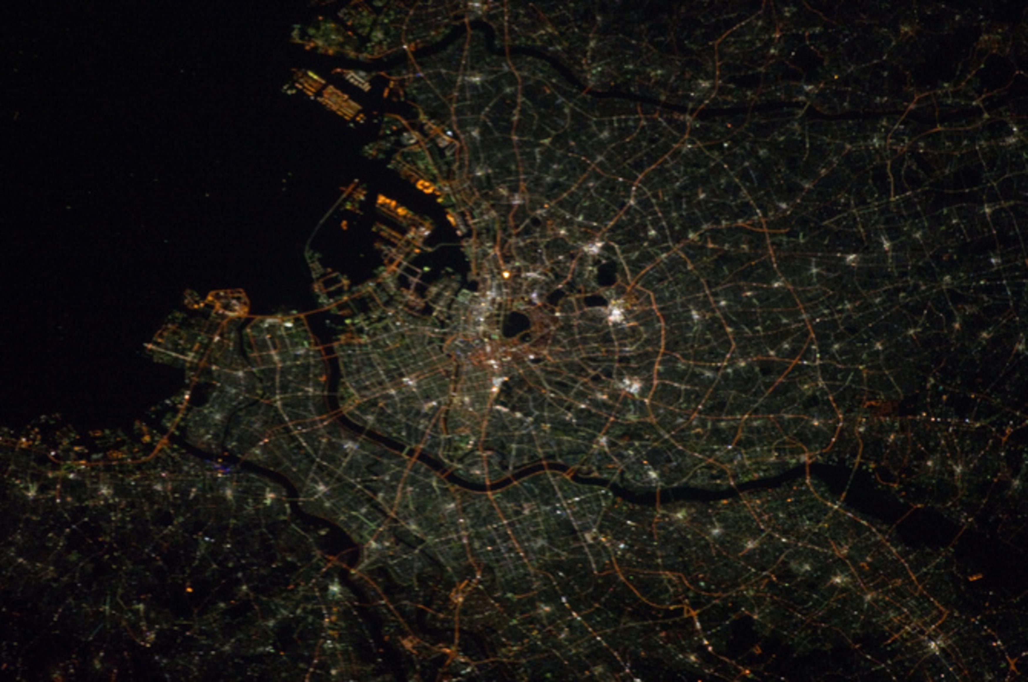 В реальном времени 3 д. Снимок Санкт-Петербурга со спутника. Санкт-Петербург со спутника ночью. Токио вид сверху со спутника. Города из космоса.