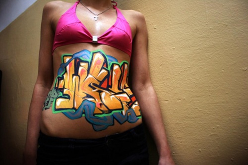 Граффити и бодиарт на телах девушек (2812 фото) (эротика)