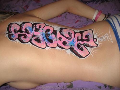 Граффити и бодиарт на телах девушек (2812 фото) (эротика)