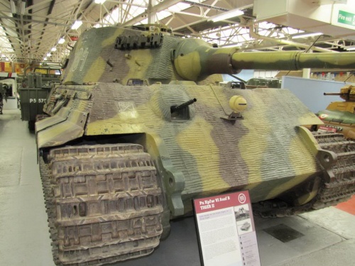 Фотообзор - немецкий тяжелый танк Pz.Kpfw.VI Ausf.B Tiger II (58 фото)