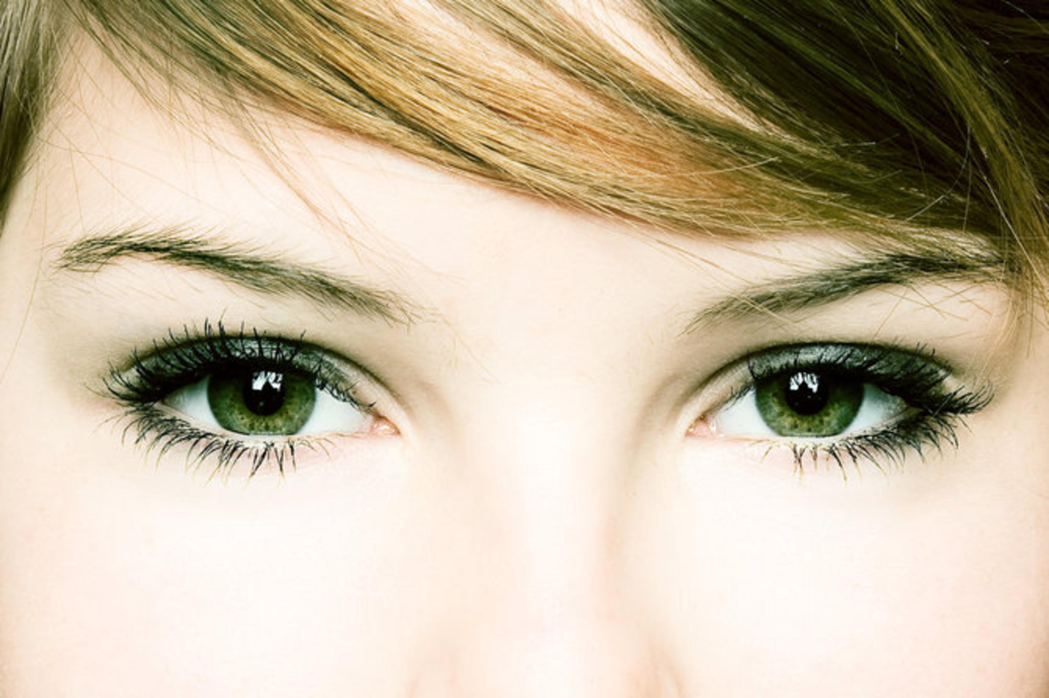 Красивые фото зеленых глаз. Зелёные глаза. Красивые зеленые глаза. Ярко зеленые глаза. Изумрудные глаза натуральные.