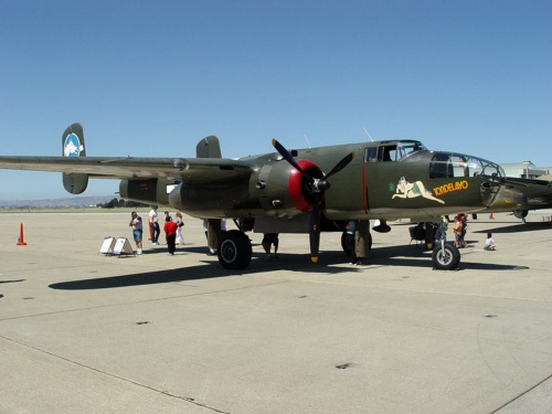 Фотообзор - американский средний бомбардировщик B-25J (76 фото)
