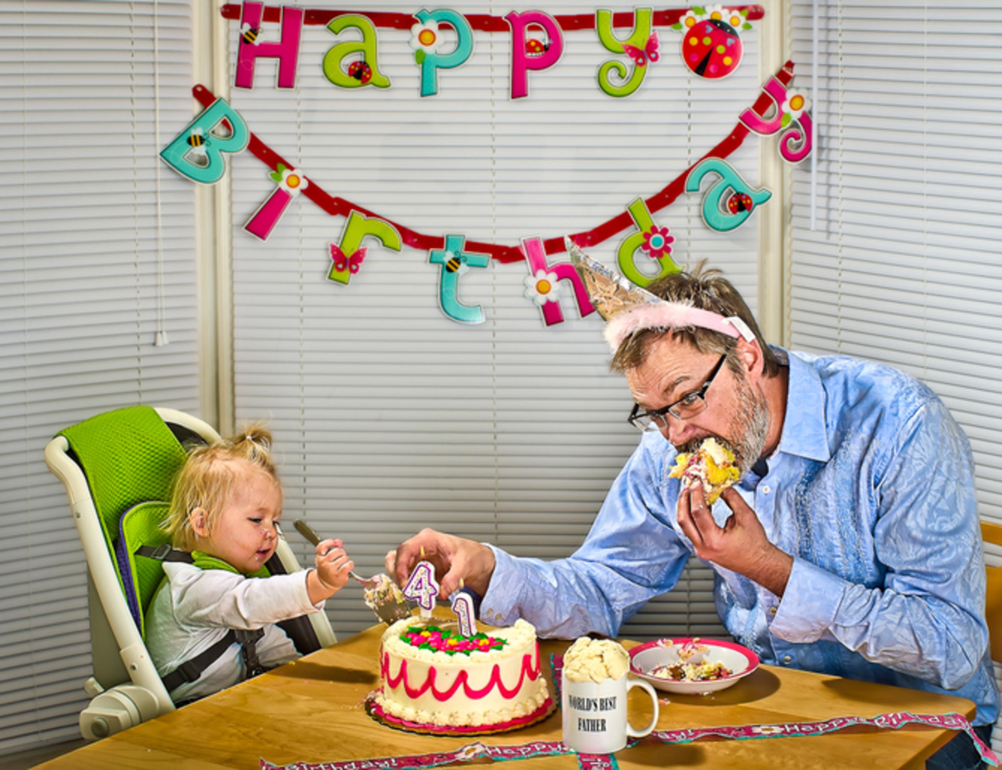 Развлечением папами. С днём рождения папа. Фотосессия на день рождения ребенка. Фотосессия с дня рождения ребенка с родителями. Торты для детей.
