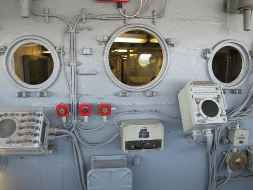 Фотообзор - американский аианосец USS Yorktown CV-10 (167 фото)