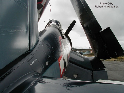 Фотообзор - американский истребитель Goodyear FG-1D Corsair (21 фото)