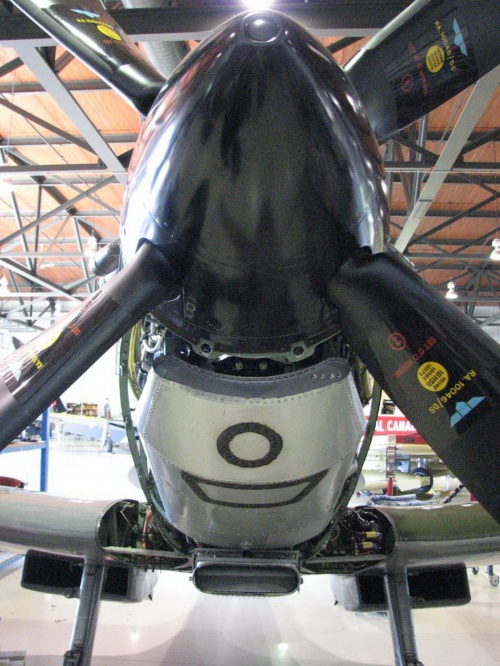 Фотообзор - английский истребитель Supermarine Spitfire Mk XVIe (58 фото)
