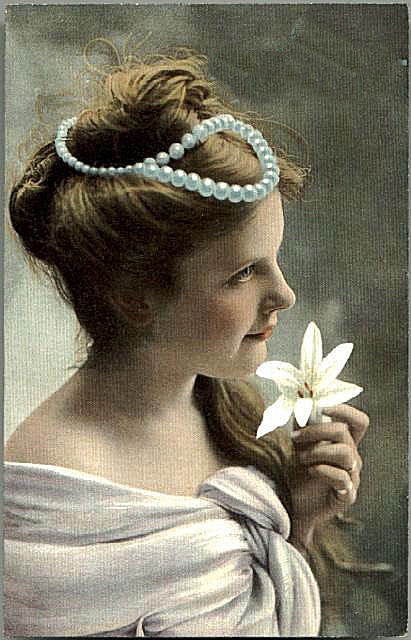 Женский образ на старой открытке 6 (120 фото)