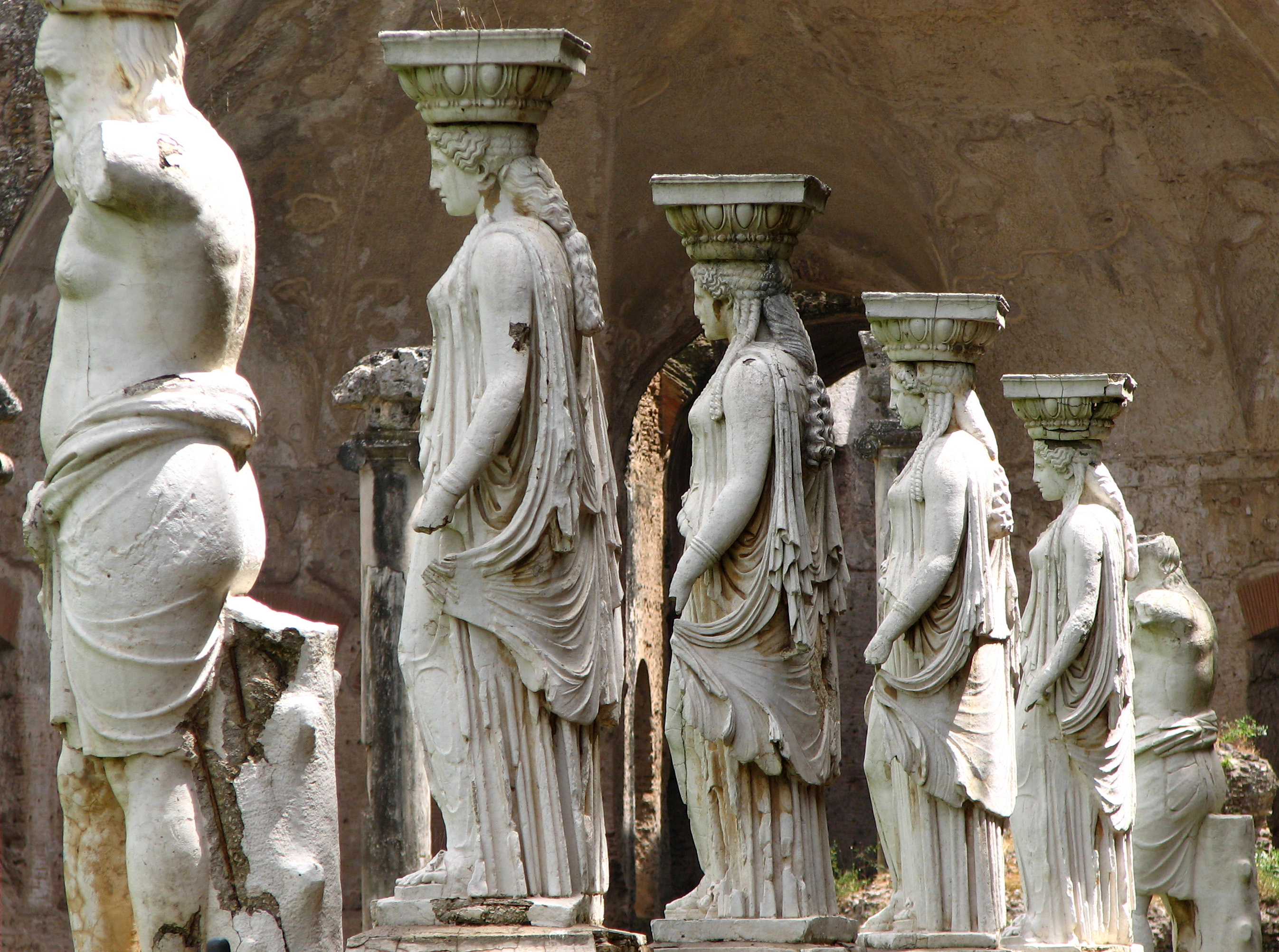 Статуи античности