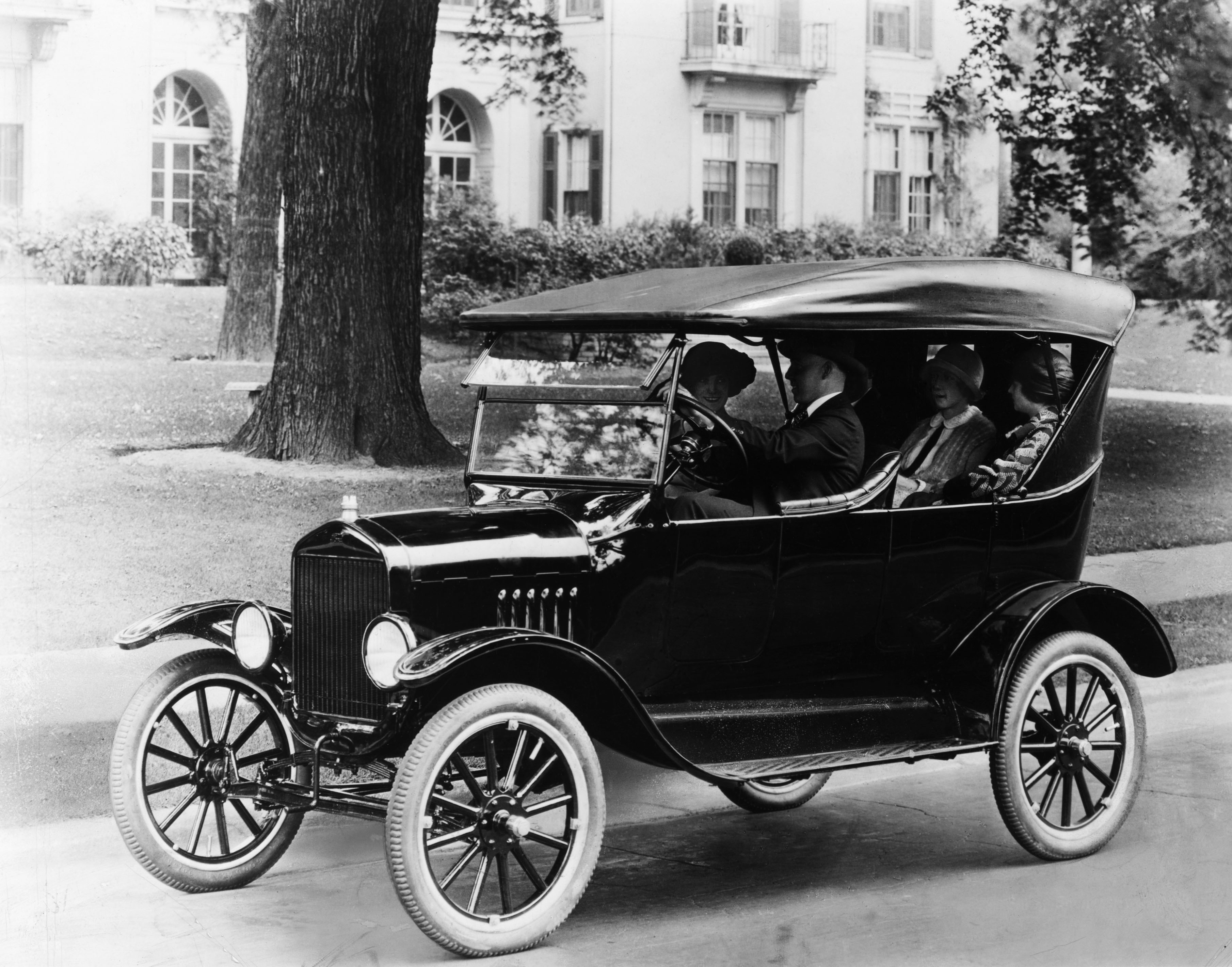 Какая лучше первая машина. Ford model t. Ford model t 1920. Ford model t 1923.