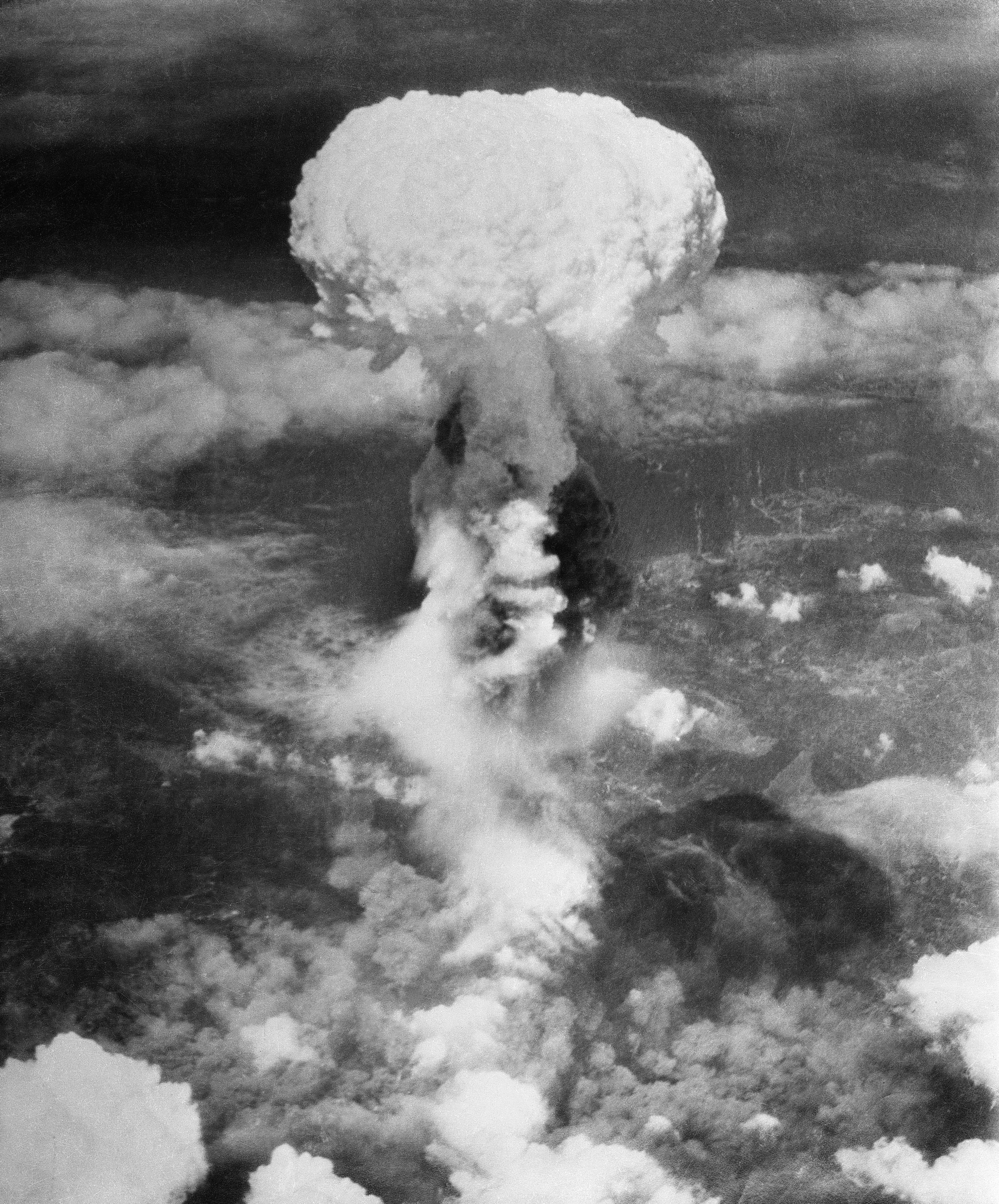 Атомная бомба в америке. Хиросима и Нагасаки атомная бомба. Атомный взрыв Хиросима и Нагасаки. Хиросима и Нагасаки ядерный гриб. Атомная бомба "Толстяк", Нагасаки.