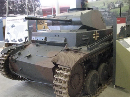 Фотообзор - немецкий легкий танк Pz.Kpfw.II Ausf.F (22 фото)