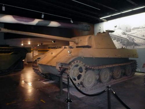 Фотообзор - немецкий средний танк PzKpfw V Panther II (52 фото)