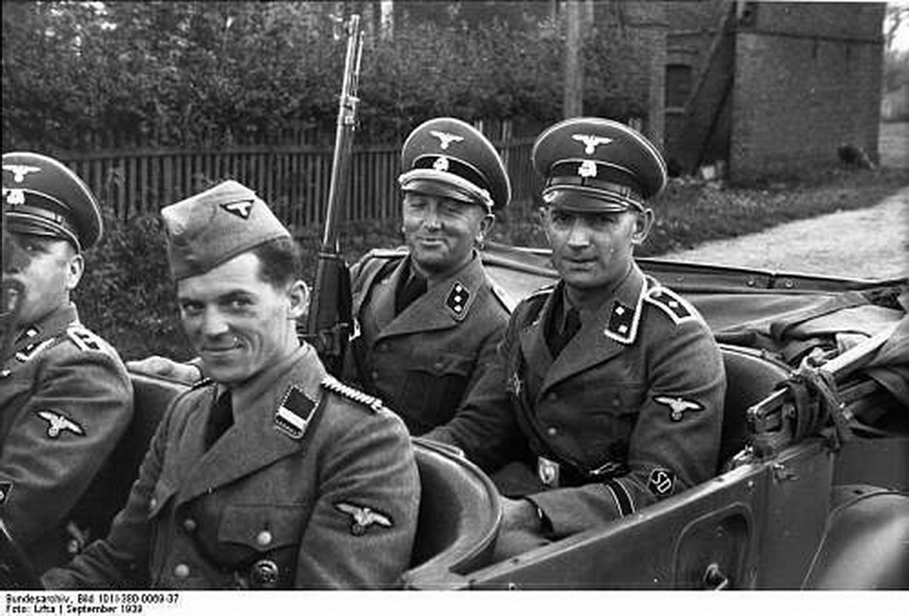 Три сд. Герберт Драбант обершарфюрер СС. SD 3 Рейх. Канцлер Шольц внук эсэсовца. Офицер СД фашистской Германии.