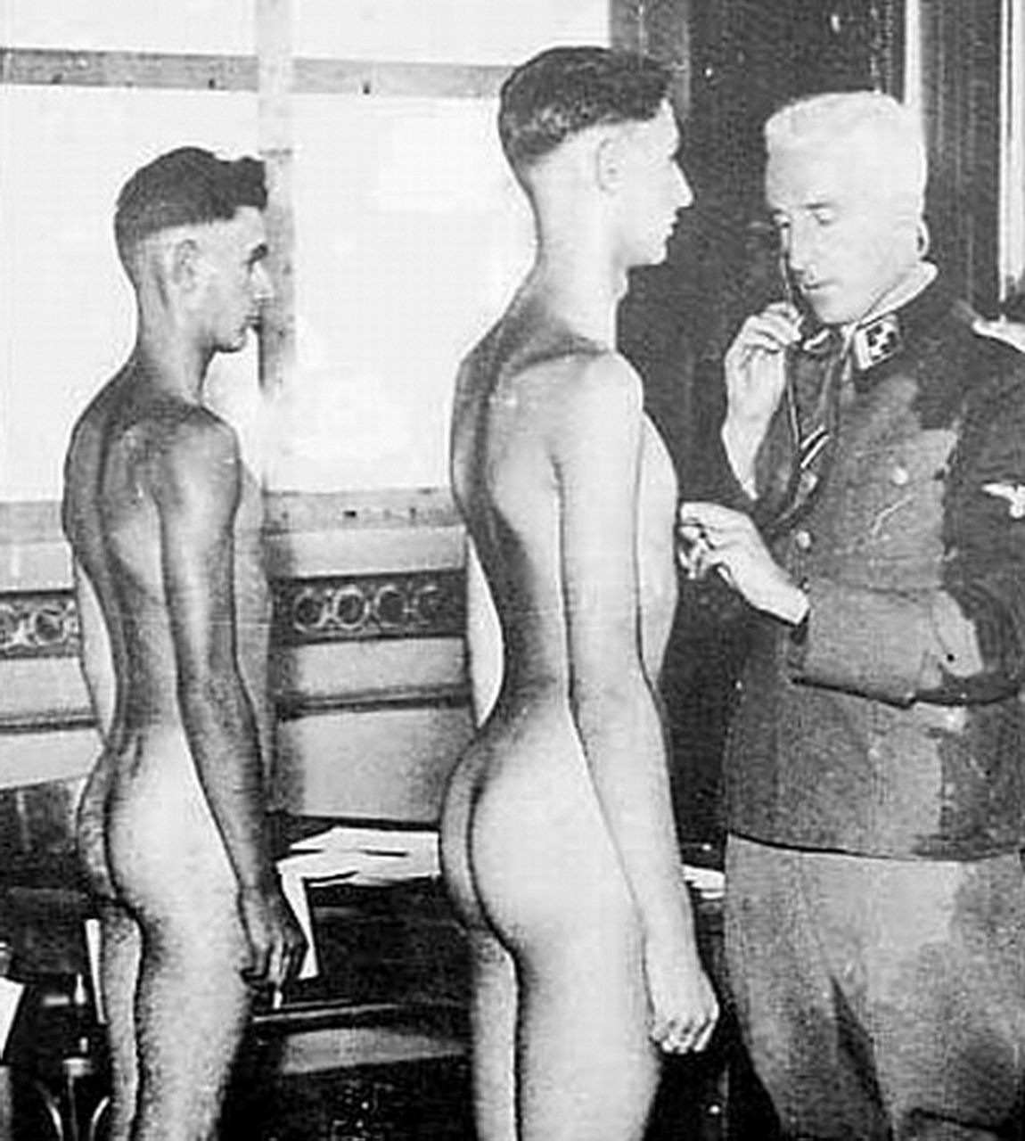 голые мужчины военкомат фото 92