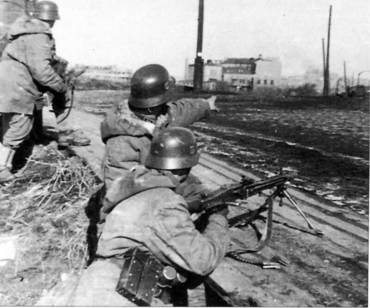 Сс в действии. MG 42 Вермахт. Солдат вермахта с мг 42. Танкисты СС 1943 Харьков.