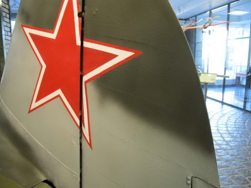 Фотообзор - советский истребитель ЯК-9 (70 фото)