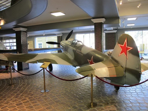 Фотообзор - советский истребитель ЯК-9 (70 фото)