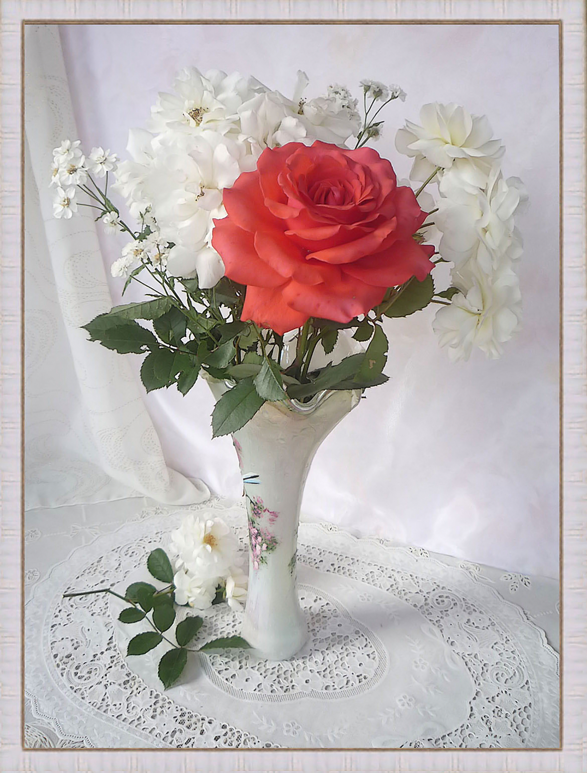 Лучшие розы в вазе. Букеты в вазах. Красивые букеты в вазах. Розы в вазе. Букет цветов в вазе.