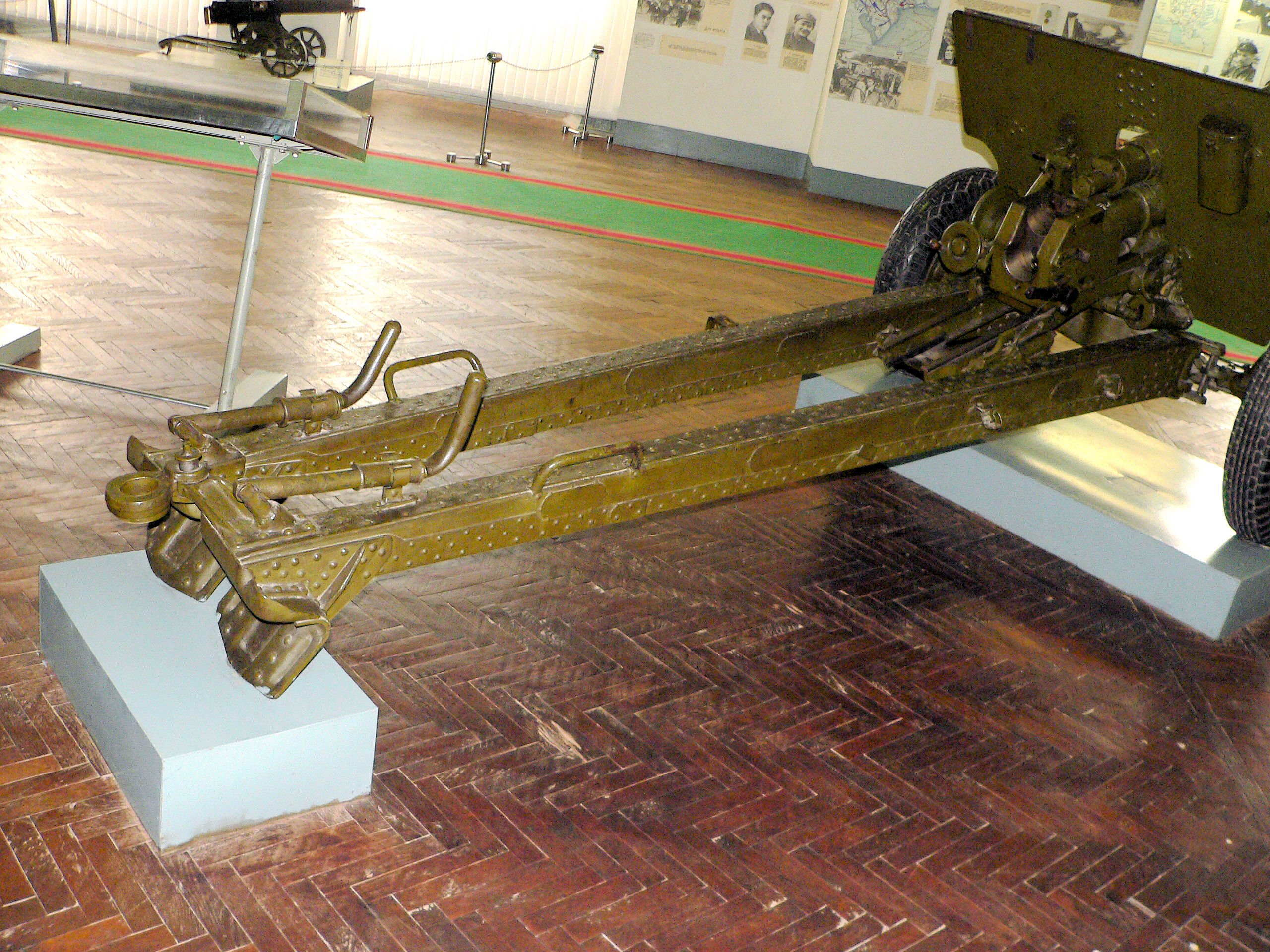 Пушка зис 57 мм. Пушка ЗИС-2. ЗИС-2 57-мм противотанковая. Советские противотанковые бомбы. 57 Мм ЗИС 2 характеристики.