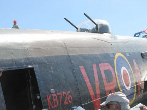 Фотообзор - британский тяжелый бомбардировщик Lancaster Bomber VRA (44 фото)