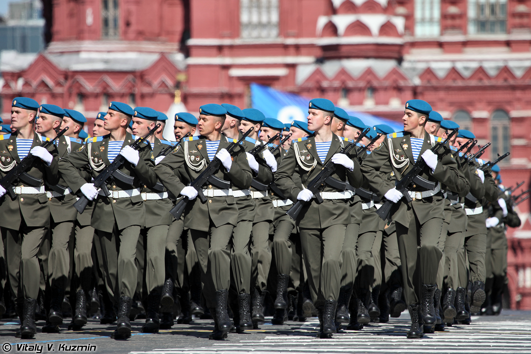 Военные победы стран. Военный парад. Солдаты на параде. Российская армия парад. Строй солдат на параде.