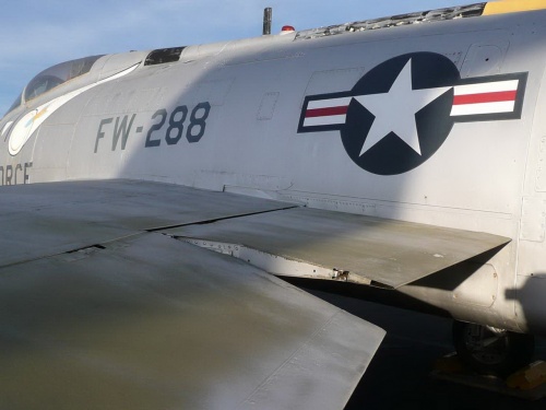 Американский сверхзвуковой истребитель North American F-100D Super Sabre (138 фото)