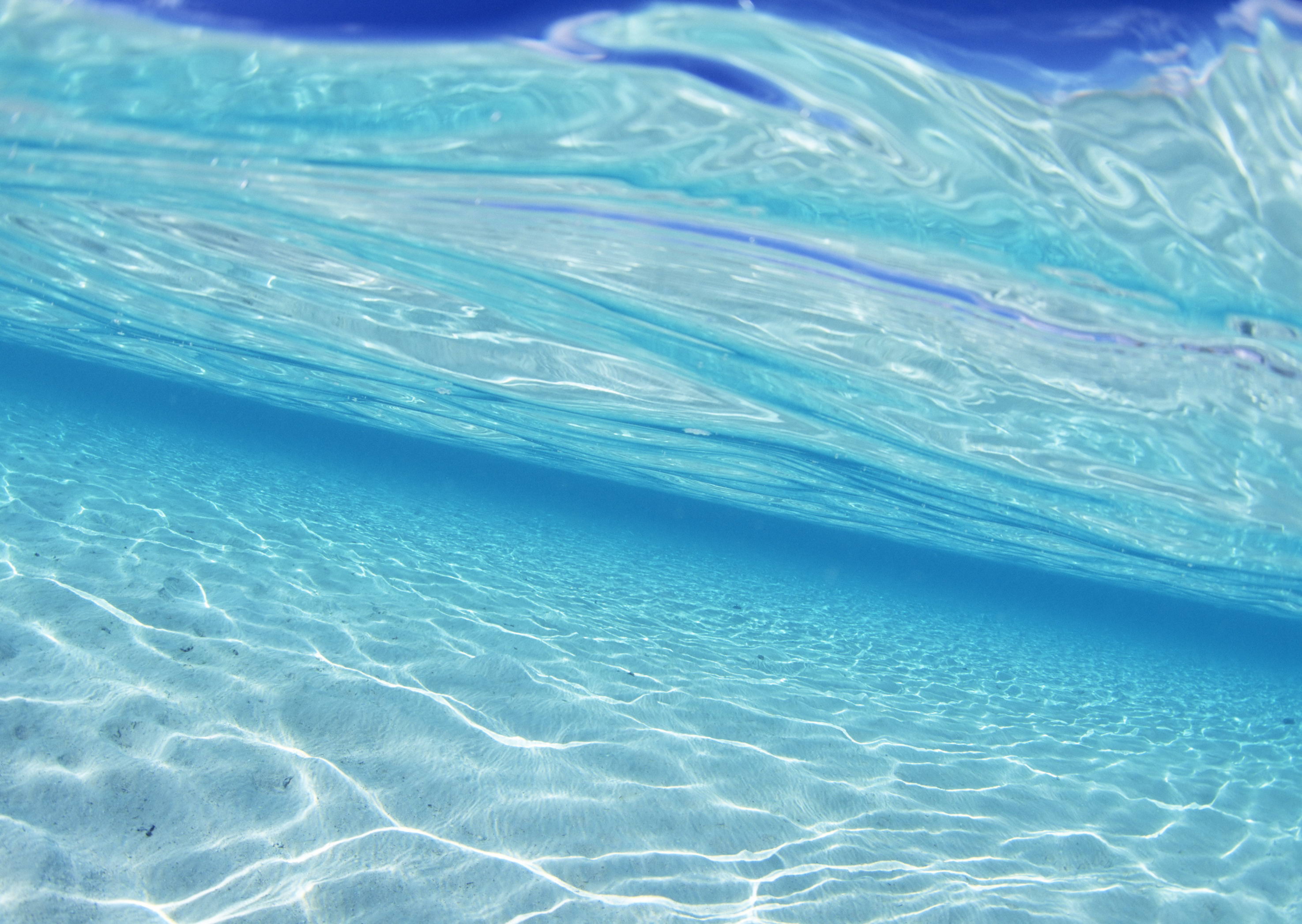 4 водный океан. Голубое прозрачное море. Фон море. Морской фон. Морская вода.