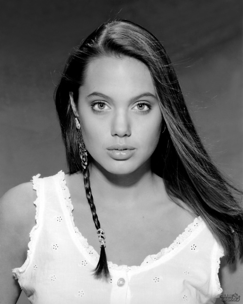 Angelina Jolie - First Fotoshoot [Harry Langdon] (1989) (32 фото)