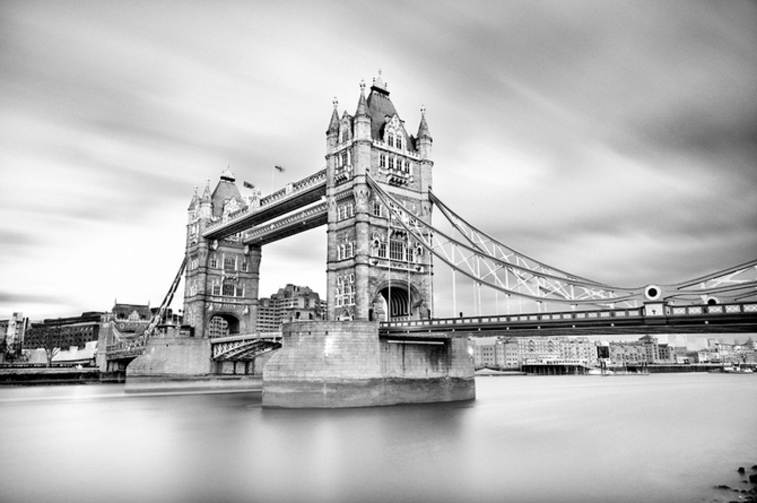 Лондон white. Лондон чб. Лондонский Тауэр чб. Мост в Лондоне. Тауэрский мост черно белый рисунок.
