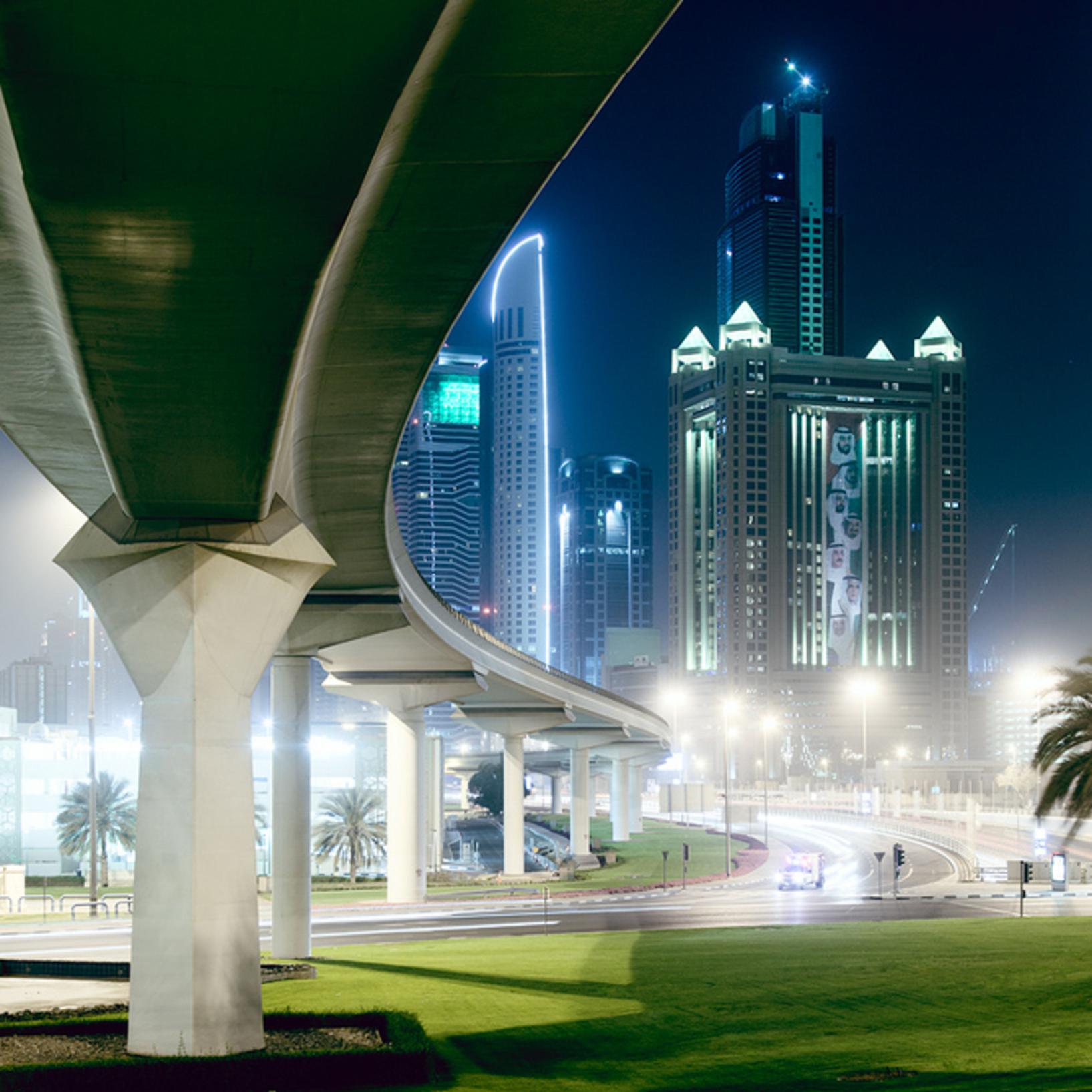 Uae cities. Дубай архитектура города. ОАЭ улицы. Дубай улицы. Дубай центр города.