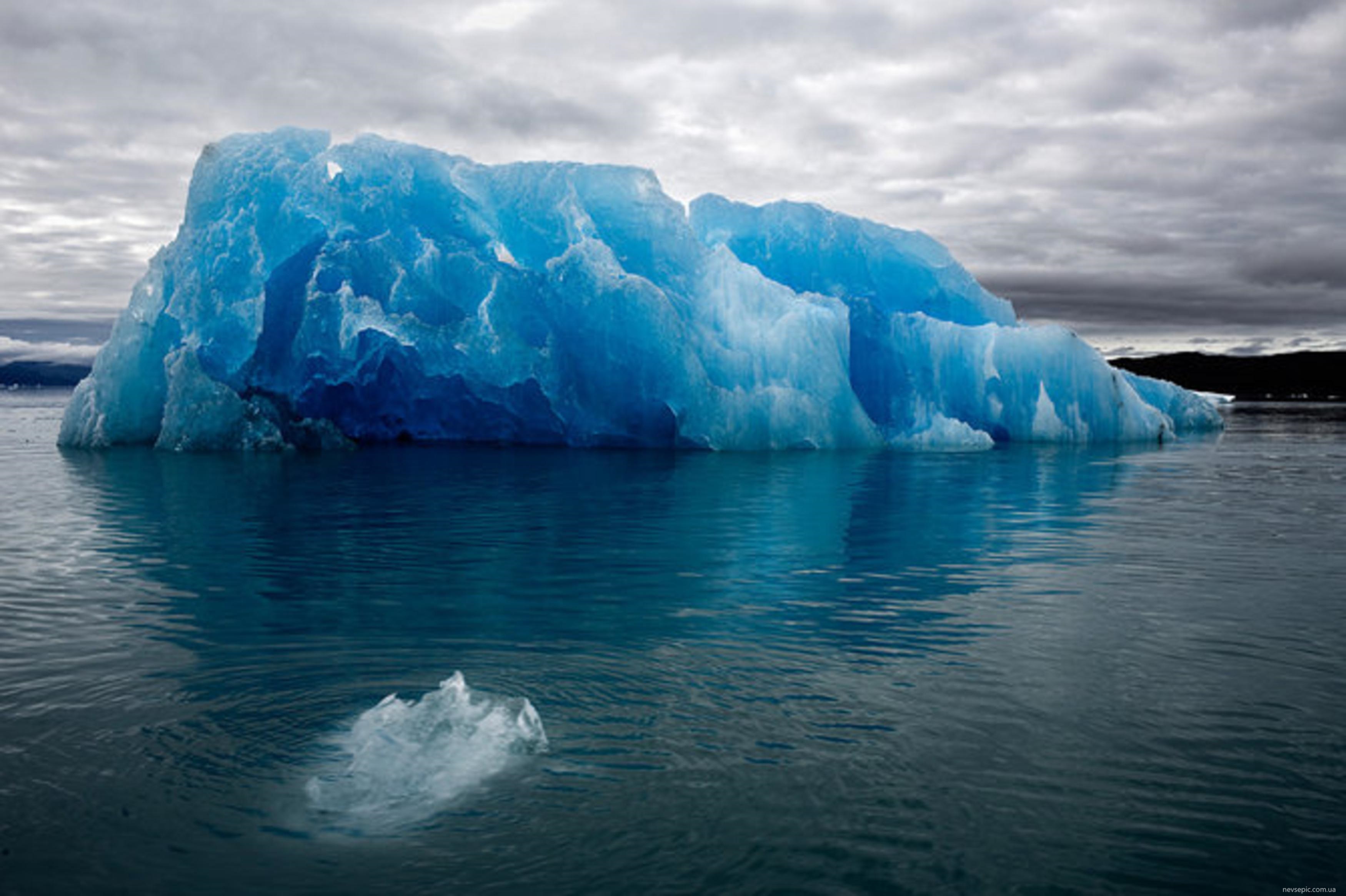 Лед 2 океан. Северная Атлантика Айсберг. Айсберги в Атлантическом океане. Ледники Атлантического океана. Гидросфера Айсберг.