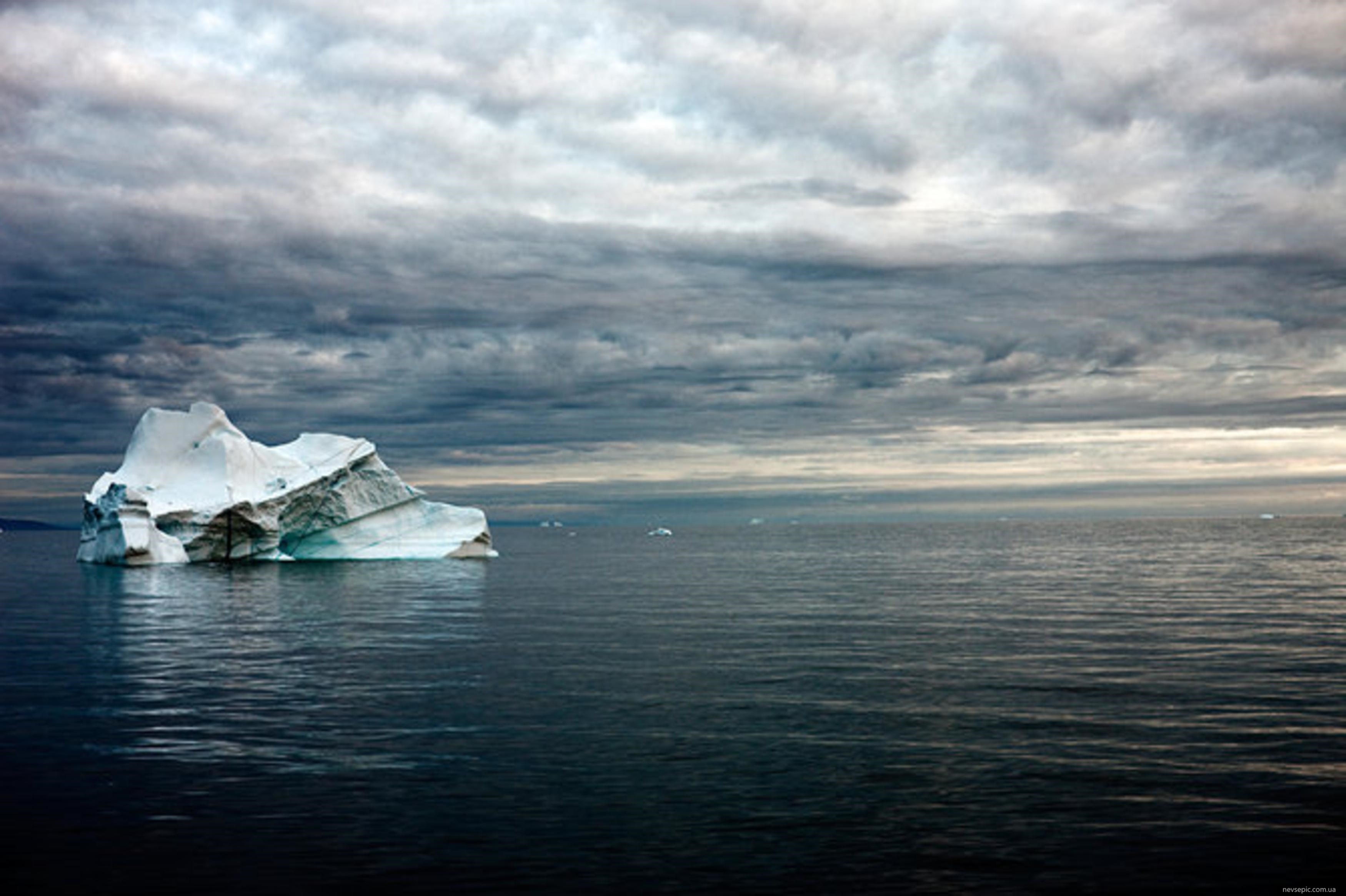 Северно ледовитый океан крупнейшее море. Баренцево море айсберги. Гренландское море. Айсберги моря Баффина. Норвежское и Гренландское моря.
